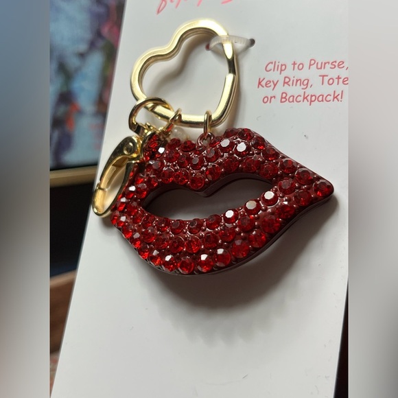 *NWT* Betsey Johnson Crystal Lips Handbag Charm Keychain - Picture 3 of 6